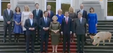 Een varken op het bordes? Wil de nieuwe regering laten zien dat ze zich gaat inzetten voor de dieren? Was het maar waar!