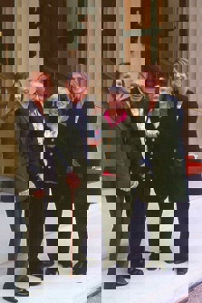 Peter Roberts met zijn vrouw en kinderen Peter Roberts Met Vrouw Kinderen 223X335