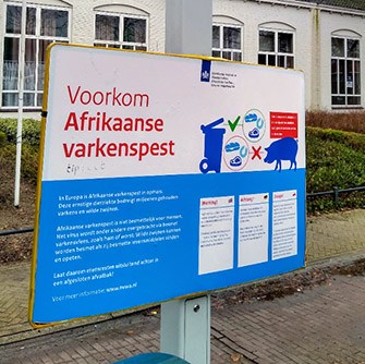 Voorlichting op straat in Gelderland om verspreiding van AVP te voorkomen.
