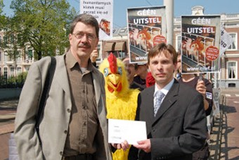 19 april 2011: demonstratie CIWF bij 14 Poolse ambassades in de EU